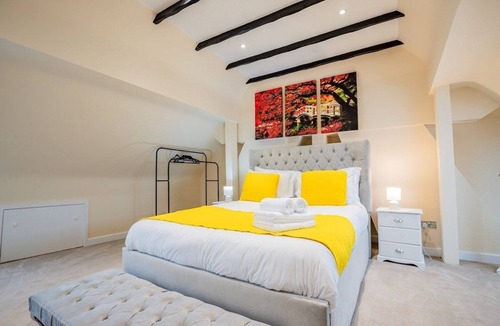 Laverton House | Guest Homes | Final Approach House