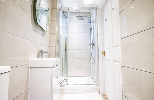 Laverton House | Guest Homes | Final Approach House