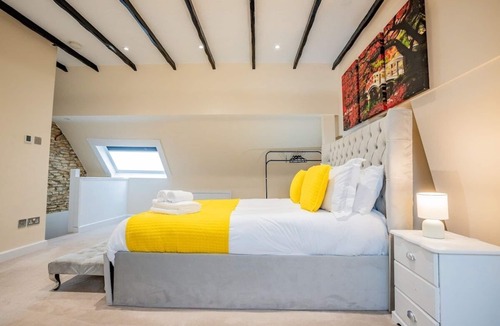 Laverton House | Guest Homes | Final Approach House