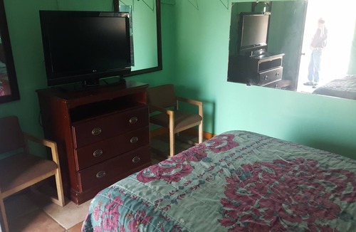 Jeff-Vander-Lou Hotel | Guest Host Motel