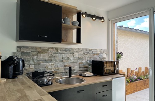 Courcelles-sur-Seine Apartment | Guest Housse with a terrace