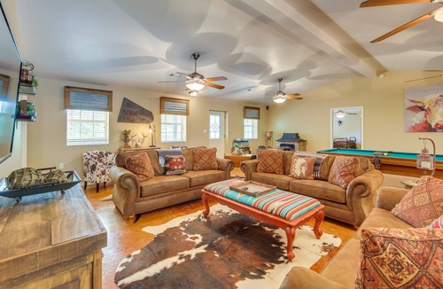 Buffalo House | 'Guest House' 92-Acre Buffalo Hideaway w/ Rec Barn