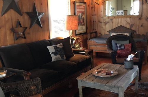 La Grange House | Guest House at the Brown Ranch