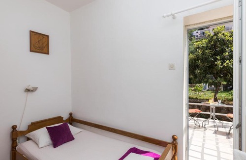 Gornji Kono House | Guest House Bradas