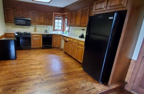 Whitsett Cabin | Guest House Cabin