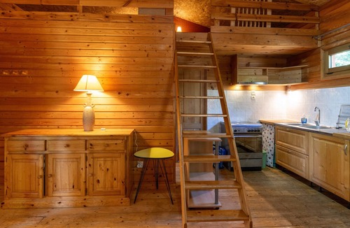 Darbres House | Guest House 'Chalet Orange' with Balcony and Wi-Fi