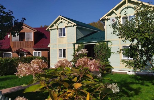 Plyos House | Guest House Chibis