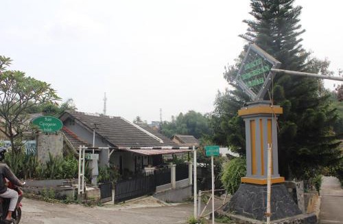 Ngamprah House | Guest House Griya Mas BCI A 39A