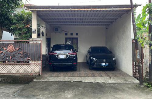 Laweyan House | Guest House Griya Mundu Kerten
