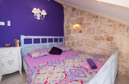 Pile House | Guest House Gugily