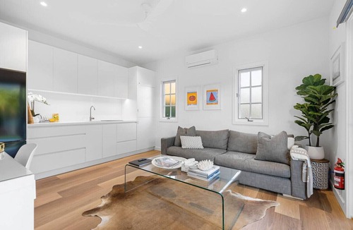 Long Jetty House | Guest House in Toowoon Bay