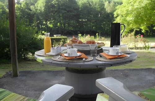 Saint-Desir Bed & Breakfast | Guest House 'Karibu Normandy' with Shared Terrace, Shared Garden and Wi-Fi