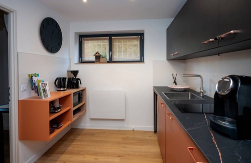 Barberaz Apartment | Guest House 'La Suite Des Sommets' with Shared Pool, Shared Terrace and Air Conditioning