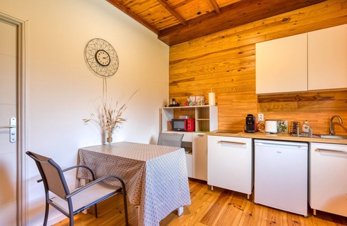 La Salvetat-sur-Agout Apartment | Guest House 'Les Tables Aux Vaches' with Private Terrace, Wi-Fi and Air Conditioning
