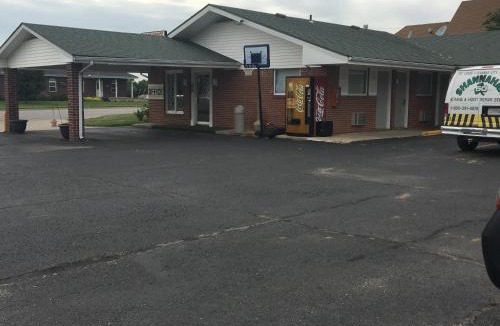 Chanute Hotel | Guest House Motel Chanute