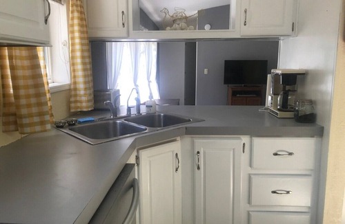 Crawfordsville Cottage | Guest House on the Ranch