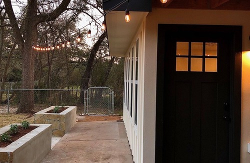 West Oak Hill Cottage | Guest House On Wooded Acre