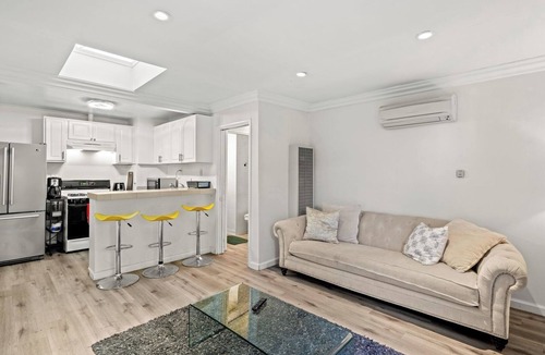 Beverly Hills House | Guest House Private 2BR Hot Tub