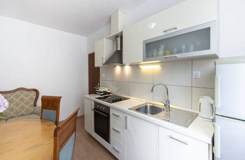 Molunat House | Guest House Rooms Rose