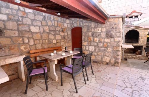 Hodilje House | Guest House Roses