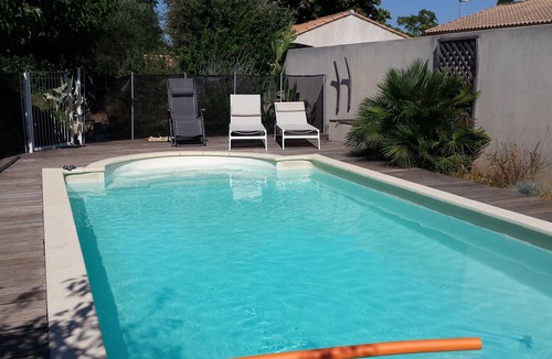 Cournonterral Apartment | Guest-House: Studio with mezzanine between Montpellier and Sète, sea and scrubland.