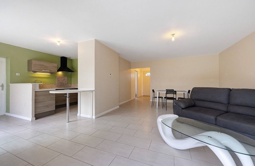 Saint-Florent-des-Bois House | Guest House 'Villa Saint Florent Des Bois' with Shared Terrace, Private Garden and Wi-Fi