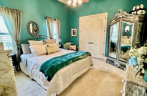 Stone Oak House | Guest House w/Resort Style Backyard, 2 pools & Hot tub