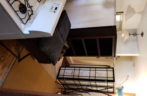 Monroe House | Guest House w/view