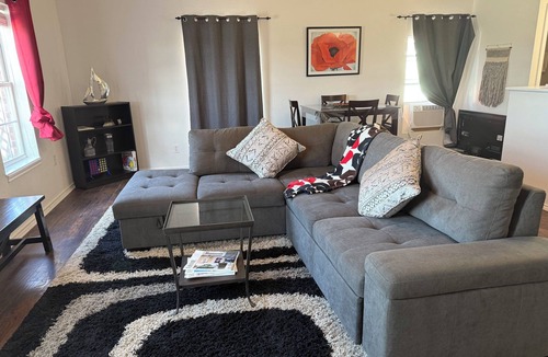 Dodd City House | GUEST HOUSE WITH A LAKE VIEW