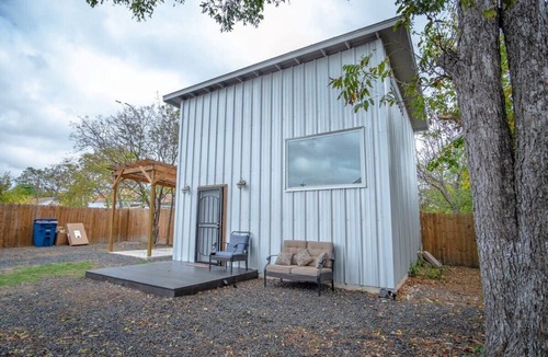 Near East Side Apartment | Guest House with Loft Near Downtown