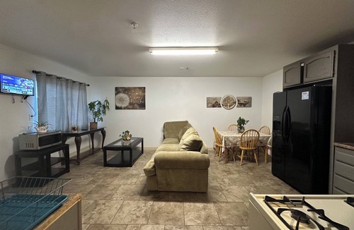 Hesperia Apartment | “Guest House with Private Jacuzzi & King Suite”