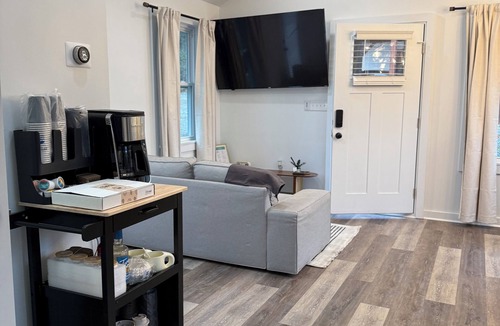 Durham House | Guest House with private Gate Near Downtown Durham Peaceful 2-bedroom 2 Bathroom