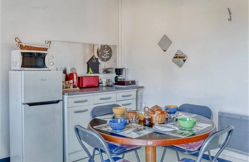 Noyant-Villages House | Guest house with swimming pool