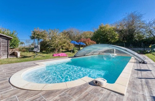 Noyant-Villages House | Guest house with swimming pool