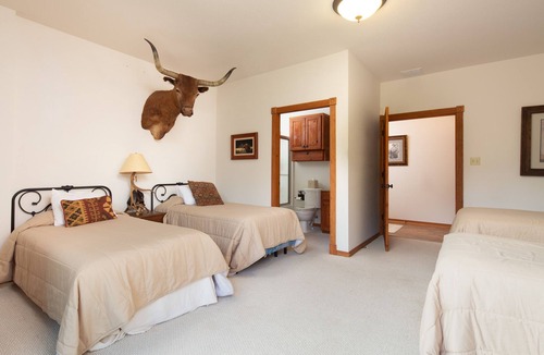 Junction Cabin | Guest Lodge on the Johnson Fork of the Llano River