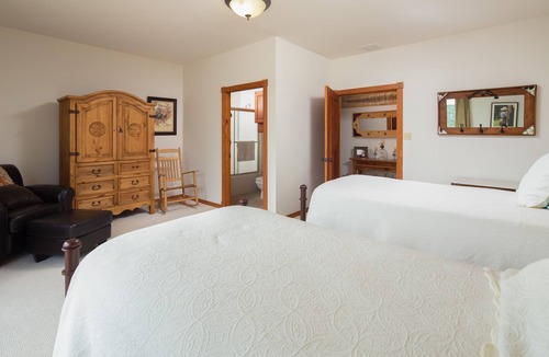 Junction Cabin | Guest Lodge on the Johnson Fork of the Llano River