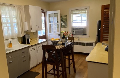 Town of Reading Apartment | GUEST QUARTER BUNGALOW Lake View State Park Wineries in Village