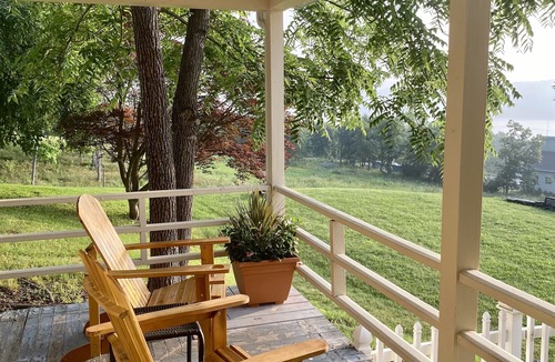 Town of Reading Apartment | GUEST QUARTER BUNGALOW Lake View State Park Wineries in Village