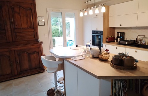 Saint-Hilaire-d'Ozilhan Bed & Breakfast | Guest Room in a Charming Provençal Village with Wi-Fi