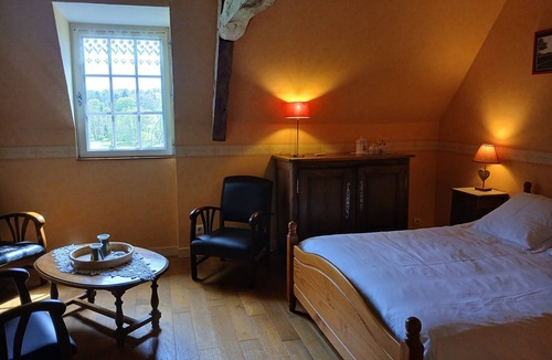Courtonne-la-Meurdrac Bed & Breakfast | Guest Room 'Chambre - Les Toits' with Shared Terrace, Communal Garden and Wi-Fi