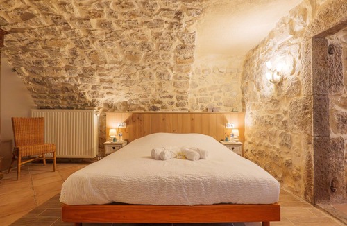 Saint-Alban-sous-Sampzon Bed & Breakfast | Guest Room “La Charbonnière - Suite” with Shared Pool, Terrace and Wi-Fi