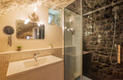 Saint-Alban-sous-Sampzon Bed & Breakfast | Guest Room “La Charbonnière - Suite” with Shared Pool, Terrace and Wi-Fi