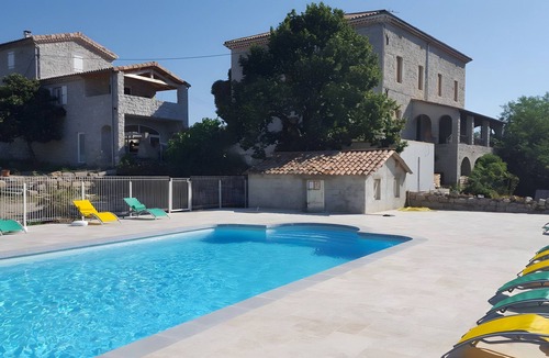 Saint-Alban-sous-Sampzon Bed & Breakfast | Guest Room “Chambre Virginie” with Shared Pool, Communal Garden, and Air Conditioning