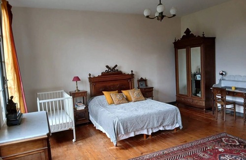 Saint-Germain-Du-Puch Bed & Breakfast | Guest Room – Château Le Noble