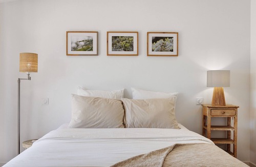 La Gaubretiere Bed & Breakfast | Guest Room À L'orée Des Bois 'Chambre Flower' with Private Terrace, Shared Garden & Wi-Fi