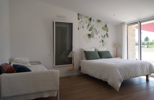La Gaubretiere Bed & Breakfast | Guest Room À L'orée Des Bois “Chambre Maritxu” with Private Terrace, Shared Garden & Wi-Fi