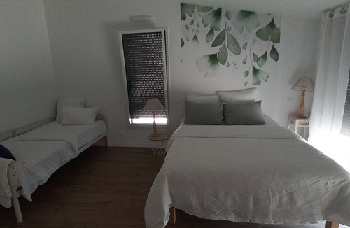 La Gaubretiere Bed & Breakfast | Guest Room À L'orée Des Bois “Chambre Maritxu” with Private Terrace, Shared Garden & Wi-Fi
