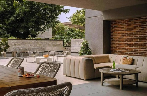 Queens Apartment | Guest Room|2 Double Beds|Dutch Hotel