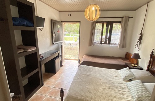 Amboise Bed & Breakfast | Guest Room “Auberge Marcheroux N°3” with Shared Garden and Wi-Fi