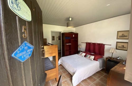 Amboise Bed & Breakfast | Guest Room “Auberge Marcheroux N°5” with Shared Garden and Wi-Fi